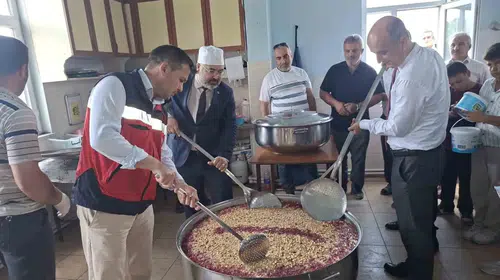 Kütahya’da 16 yıllık gelenek: 2 bin 500 kişilik aşure bereketi