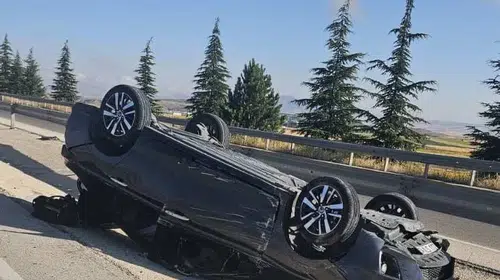 Afyonkarahisar yolunda can pazarı: Otomobil takla attı, 5'i çocuk 8 kişi yaralandı