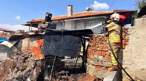 Manisa'da korkutan fırın yangını: Ekipler alevleri büyümeden durdurdu