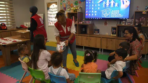 Minik kalplerde iyilik filizlendi: Kızılay ve Kuşadası Belediyesi’nden anlamlı buluşma