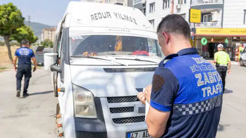 Torbalı’da tarım işçilerinin can güvenliği için şafak operasyonu: Korsan servisler trafikten men edildi