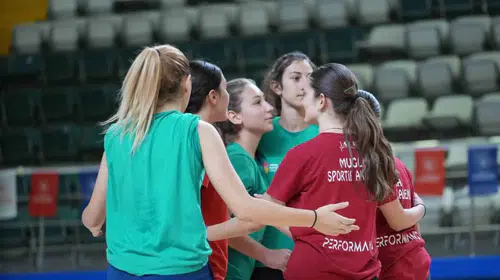 Muğla’nın voleybol perileri Balıkesir yolcusu: Hazırlıklar tamamlandı