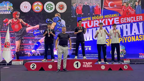 Manisalı dövüşçüler Adana’dan madalyalarla döndü
