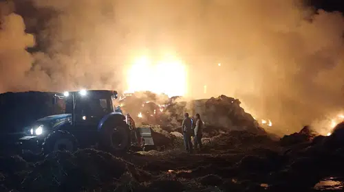 Çine’de geceyi aydınlatan felaket: 150 ton saman kül oldu