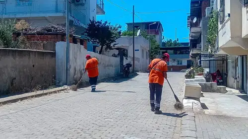 Efeler'de hijyen seferberliği: Sokaklar pırıl pırıl oldu