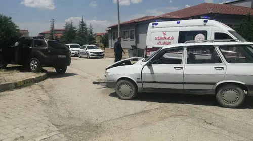 Yalvaç’ta trafik kâbusu: İki araç çarpıştı, ortalık savaş alanına döndü