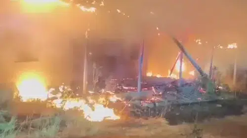 Tavas’ta korku dolu anlar: Alevler bir anda ahırı yuttu