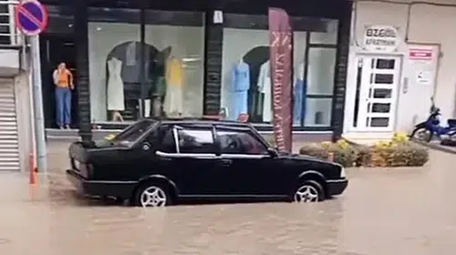 Tavşanlı’da gökyüzü boşaldı: Şehir merkezi sular altında kaldı