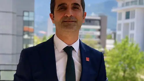 Denizli CHP’de yeni dönem: İl başkanlığı koltuğuna Ayhan Oran oturdu