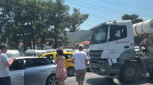 Ortaca trafiğini kilitleyen kaza: Üç araç birbirine girdi