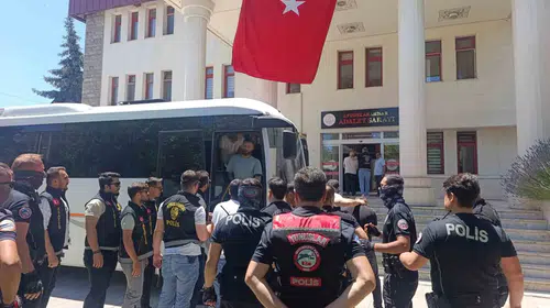 Afyonkarahisar'da durak baskani cinayeti: 18 kisi hakim karsisina cikiyor