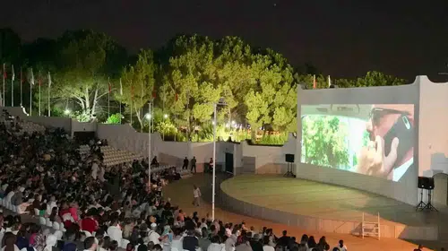 Denizli’de sinema şöleni: Yaz akşamları dev ekranda hayat buluyor