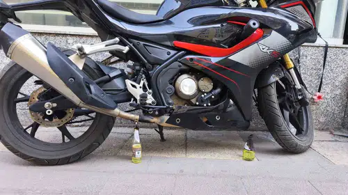Denizli'de motosikleti yakmak istediler ama planları ellerinde patladı