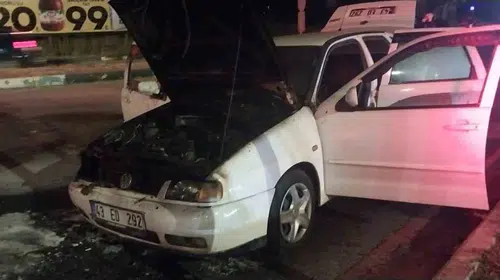 Kütahya trafiğinde korku dolu anlar: Seyir halindeki otomobil alevlere teslim oldu
