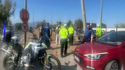 Aydın'da trafik kazası: Otomobil aydınlatma direğine çarptı