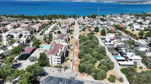 Akbük’te ulaşım seferberliği: Didim Belediyesi kendi üretimiyle yolları yeniliyor