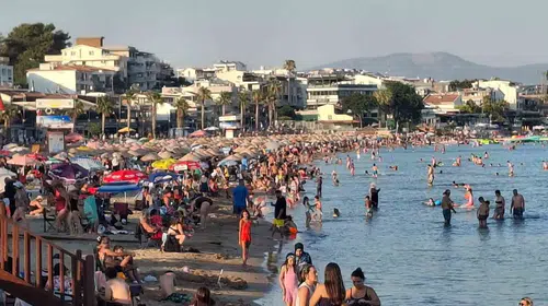Didim'de termometreler zirveyi gördü: Sahillerde adım atacak yer kalmadı