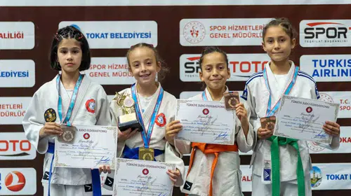 Yunusemreli minik judocular Tokat’tan madalyalarla döndü