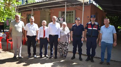 Bayındır’da vefa buluşması: Kaymakam Mete kahramanları evlerinde ziyaret etti