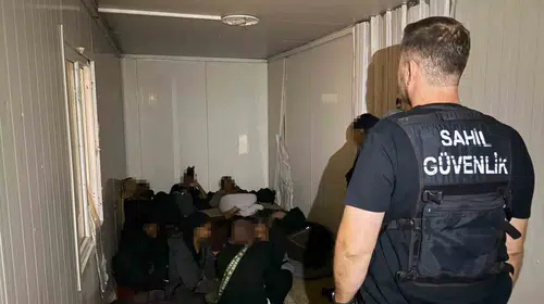 Ege'de kaçak geçişlere geçit yok: Çeşme kıyılarında 54 kişi yakalandı