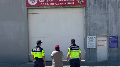 37 yıl hapis cezasıyla aranıyordu: Otoyol gişelerinde kıskıvrak yakalandı