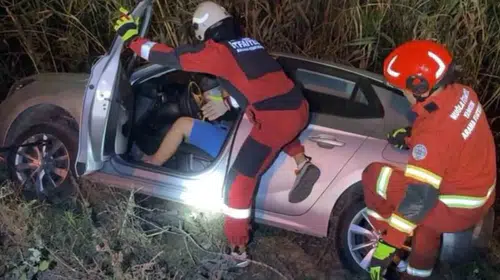 Dalaman’da korku dolu anlar: Kontrolden çıkan otomobil sulama kanalına devrildi