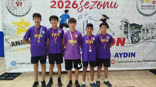 Söke'de badminton rüzgarı: Aydınlı gençler zirveye kuruldu