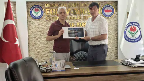 Manisa'nın objektifinden Türkiye birinciliği: İsmail Aybey'e sendikadan özel kutlama
