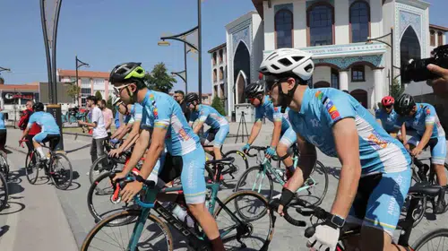 Pedallar demokrasi kahramanı için döndü: Kütahya’dan Niğde’ye anlamlı yolculuk