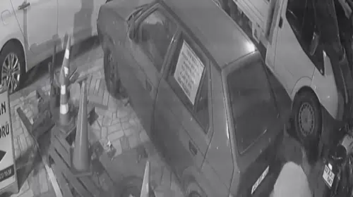 Sürücü kursu önünde soğukkanlı hırsızlık: İki genç motosikleti böyle götürdü