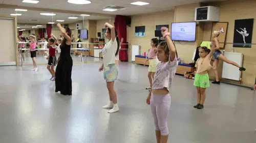 Muğla’da yaz tatili sanatla renkleniyor: 10 branşta yetenekler keşfediliyor