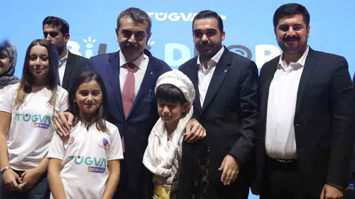 Bakan Tekin’den gençlere ezber bozan tavsiye: Mahalle baskısını değil, yeteneğinizi dinleyin