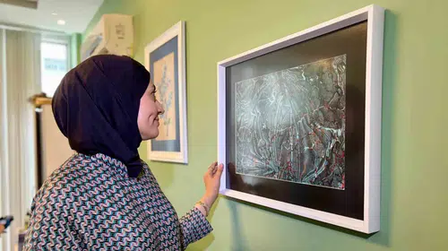 Suyun üzerindeki renkli dans: Ebru sanatını geleceğe taşıyan usta