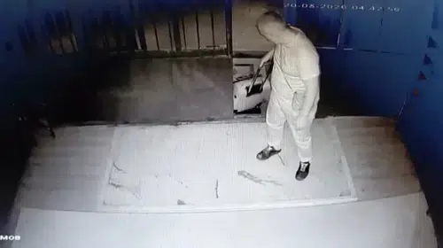 Valizli hırsızın cami turu imamların dikkatiyle son buldu