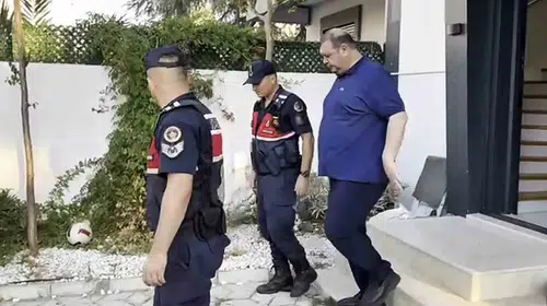 Menderes Belediyesi'nde rüşvet operasyonu: Başkan ve 16 şüpheli hakim karşısında