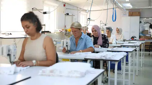 Didimli kadınlar hem meslek öğreniyor hem de belediyenin tekstil yükünü sırtlıyor