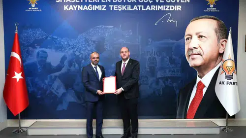 Serinhisar AK Parti’de yeni dönem: Recep Serkan Beydemir görevi devraldı
