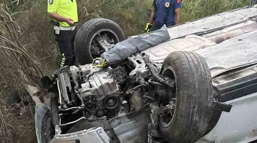 Muğla-Denizli yolunda can pazarı: Şarampole devrilen araçta 4 kişi yaralandı