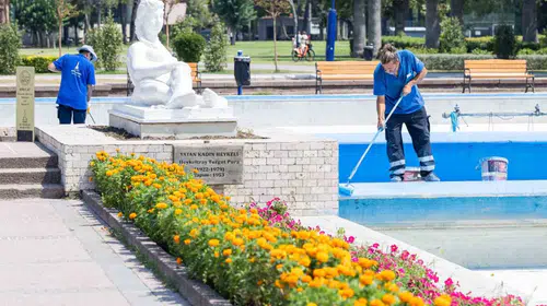 İzmir'in kalbi fuara hazırlanıyor: Kültürpark'ta hummalı çalışma