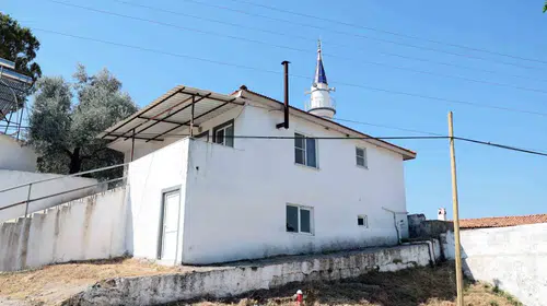 İmamın lojmanından çıkanlar şoke etti: 11 yıllık görev yerini çöp eve çevirmiş