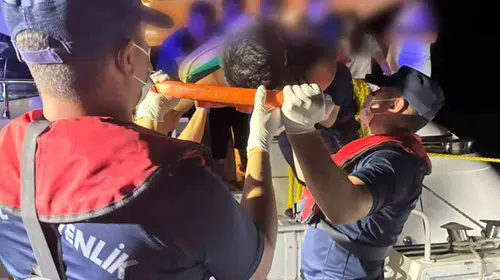 Mavi sularda acil durum: Teknedeki hastayı Sahil Güvenlik kurtardı