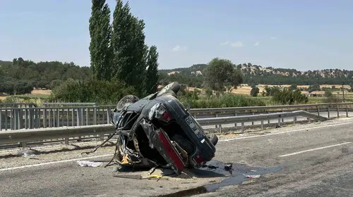 Uşak’ta dehşet anları: Kontrolden çıkan araç taklalar atarak karşı şeride uçtu
