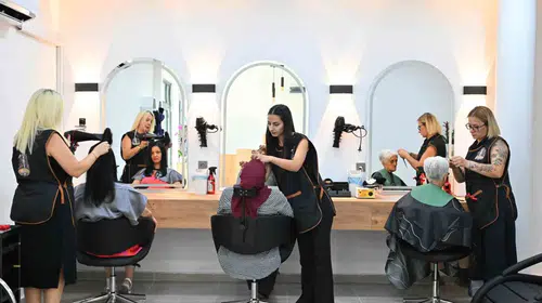 Manisa'da emekliler için yeni dönem: Kişisel bakım hizmeti artık belediye güvencesinde