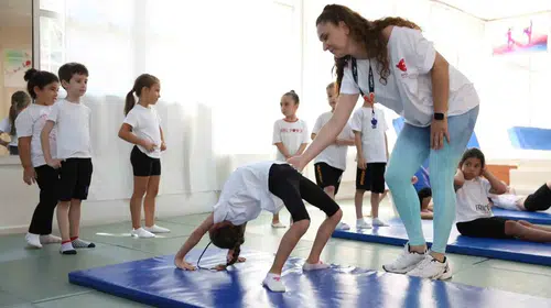 Efelerli minikler tatili sporla taçlandırıyor: Jimnastik salonunda enerji dolu anlar
