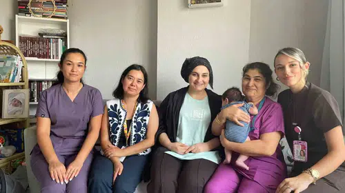 Çine’de sağlık ekipleri kapı kapı dolaşıyor: Annelerin en büyük destekçisi oldular