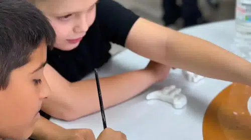 Yaz tatilini sanata dönüştürdüler: Gençler yeteneklerini keşfediyor