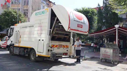 Şehzadeler’de yaz temizliği mesaisi: Konteynerler pırıl pırıl oluyor