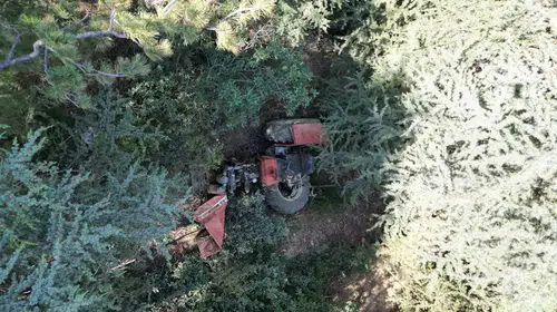 Afyonkarahisar'da traktör dehşeti: 30 metrelik uçurumda yaşam mücadelesi