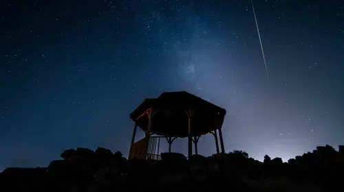 Yanık Ülke'de gökyüzü şöleni: Perseid meteorları lav akıntılarıyla buluştu