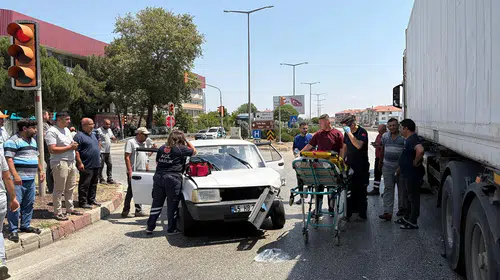 Kula’da korkutan kavşak kazası: Bir kişi hastanelik oldu